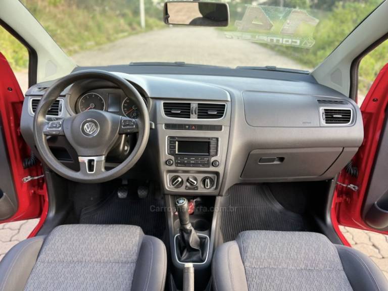 VOLKSWAGEN - FOX - 2013/2014 - Vermelha - R$ 45.900,00