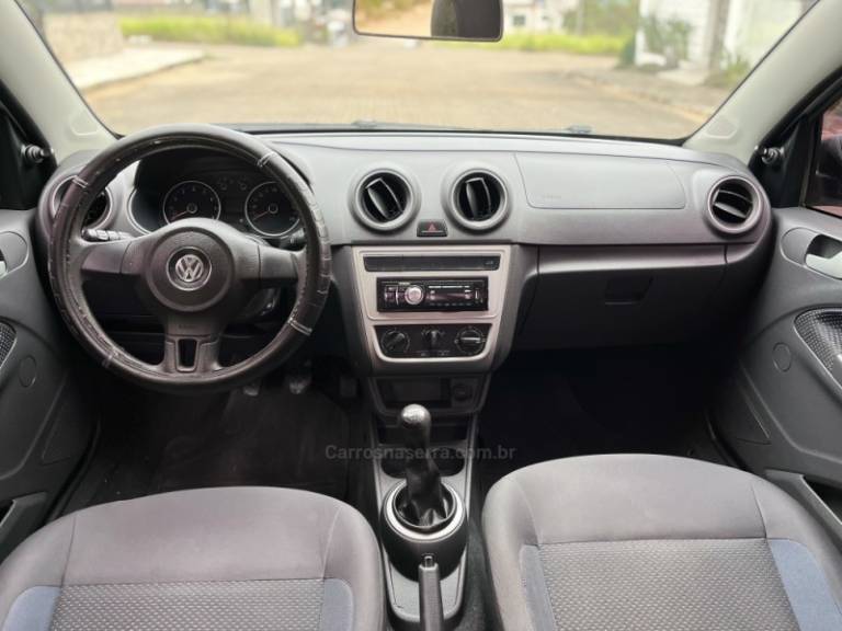 VOLKSWAGEN - VOYAGE - 2014/2015 - Prata - R$ 46.900,00