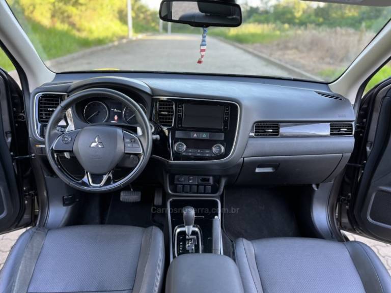 MITSUBISHI - OUTLANDER - 2018/2017 - Marrom - R$ 110.900,00