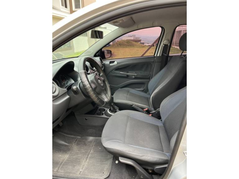 VOLKSWAGEN - VOYAGE - 2014/2015 - Prata - R$ 46.900,00