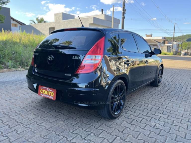 HYUNDAI - I30 - 2011/2011 - Preta - R$ 45.900,00