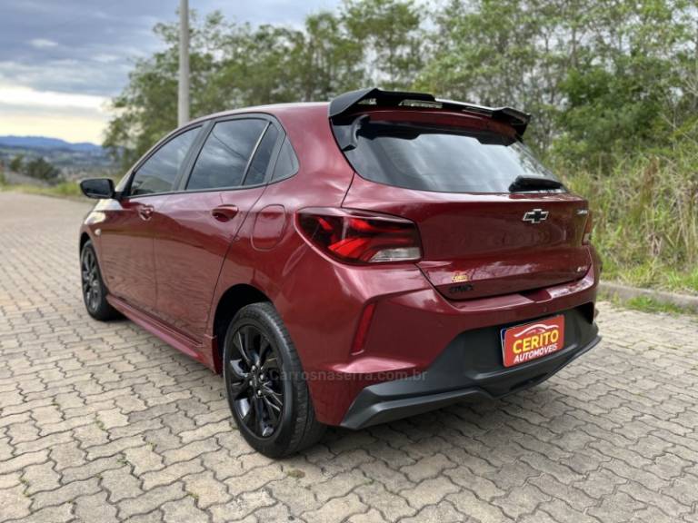 CHEVROLET - ONIX - 2021/2021 - Vermelha - R$ 79.900,00