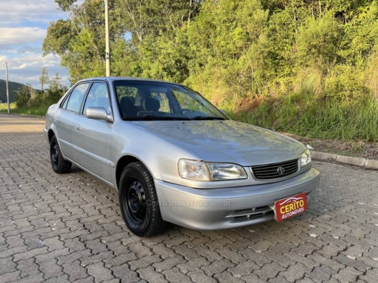 TOYOTA - COROLLA - 1999/1998 - Prata - R$ 20.900,00