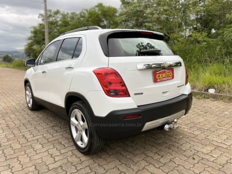 CHEVROLET - TRACKER - 2015/2015 - Branca - R$ 75.900,00