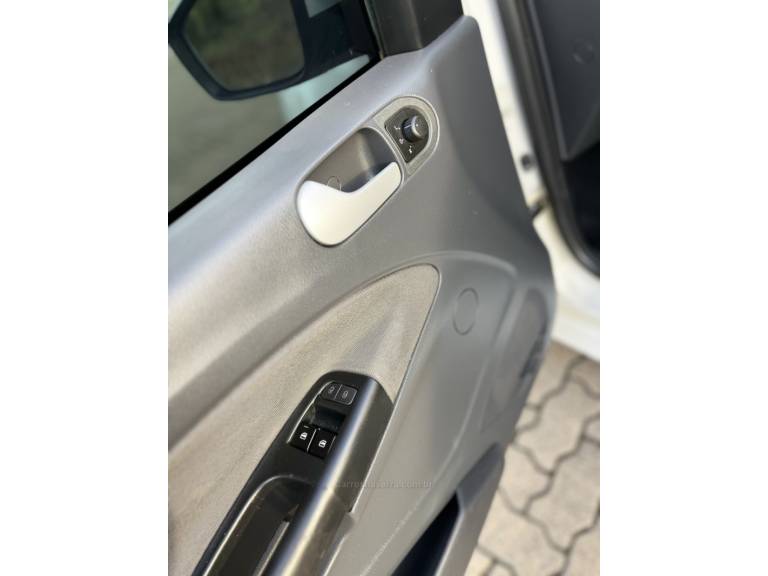 VOLKSWAGEN - SAVEIRO - 2014/2014 - Branca - R$ 55.900,00