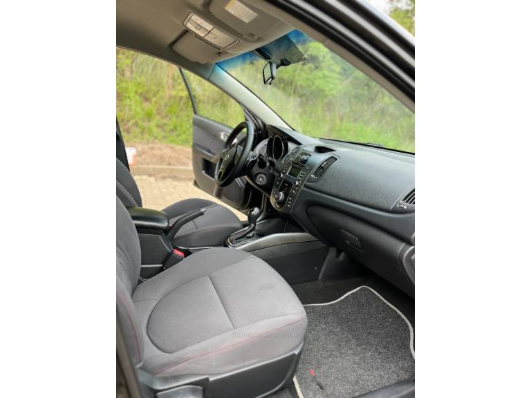 KIA MOTORS - CERATO - 2013/2012 - Preta - R$ 55.900,00
