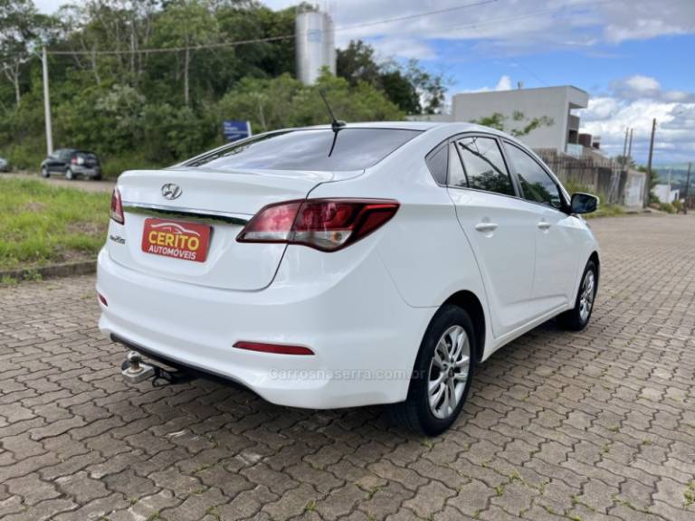 HYUNDAI - HB20S - 2018/2019 - Branca - R$ 68.900,00