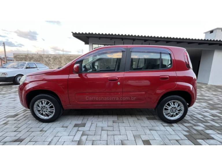 FIAT - UNO - 2010/2011 - Vermelha - R$ 24.900,00