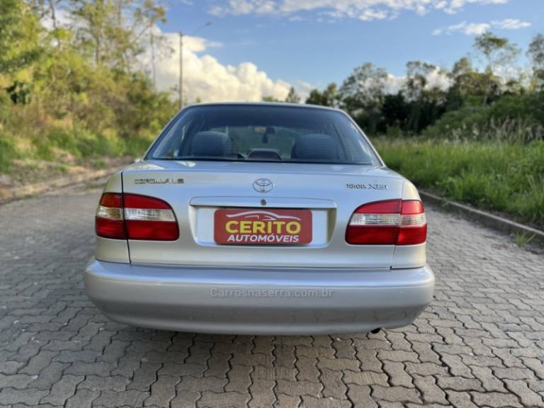 TOYOTA - COROLLA - 1999/1998 - Prata - R$ 20.900,00