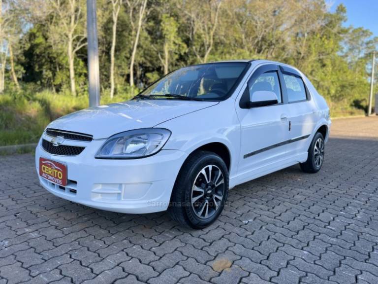 CHEVROLET - PRISMA - 2012/2012 - Branca - R$ 35.900,00