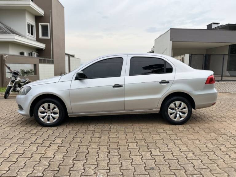 VOLKSWAGEN - VOYAGE - 2014/2015 - Prata - R$ 46.900,00