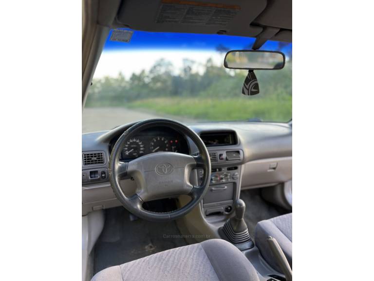 TOYOTA - COROLLA - 1999/1998 - Prata - R$ 20.900,00