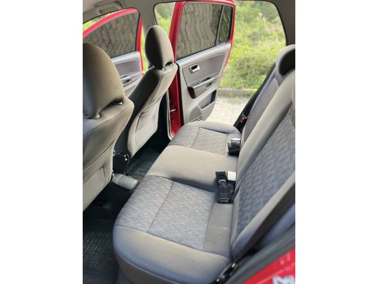 VOLKSWAGEN - FOX - 2013/2014 - Vermelha - R$ 45.900,00