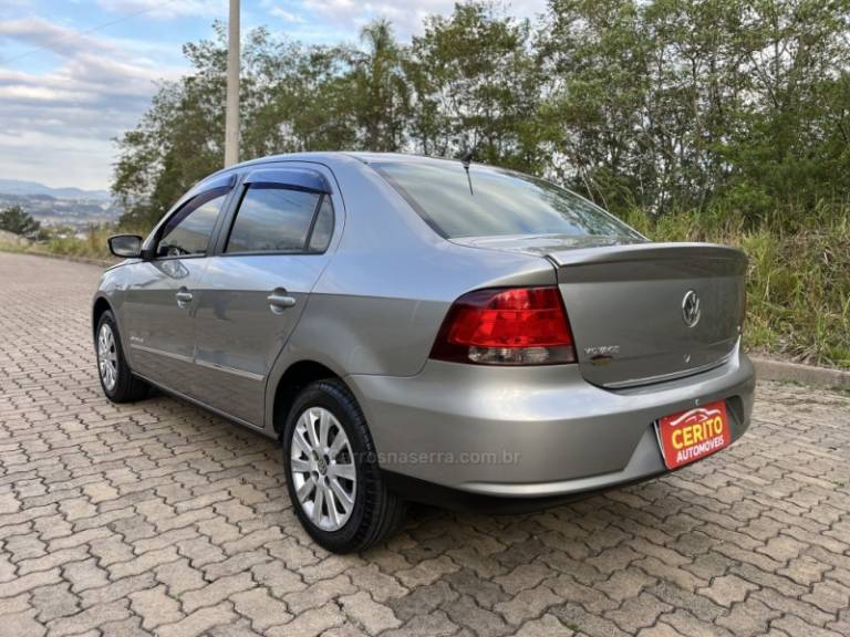 VOLKSWAGEN - VOYAGE - 2011/2011 - Prata - R$ 36.900,00