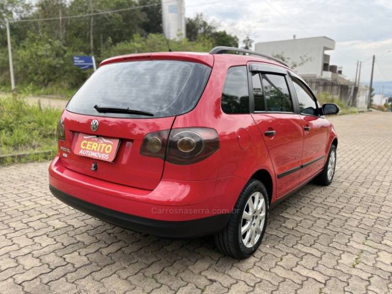 VOLKSWAGEN - SPACEFOX - 2008/2009 - Vermelha - R$ 36.900,00