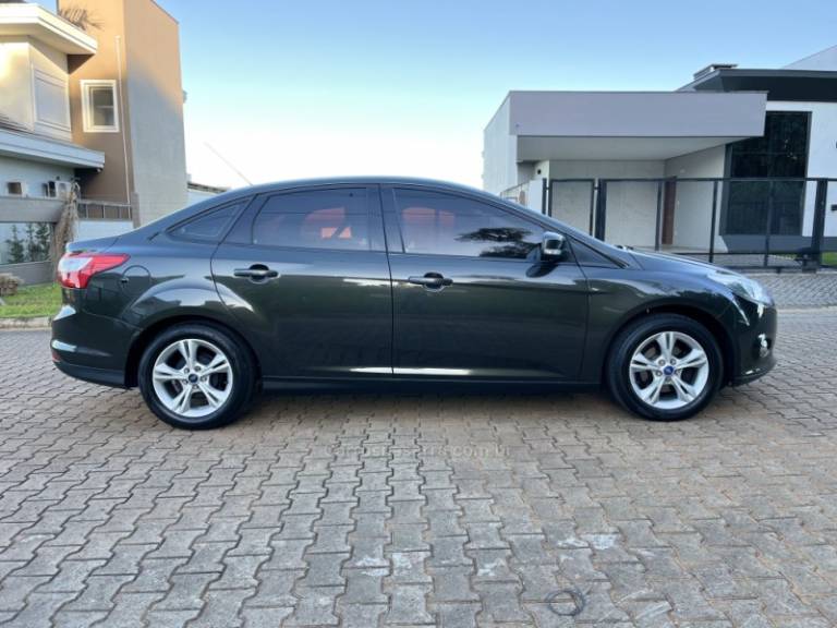 FORD - FOCUS - 2015/2015 - Cinza - R$ 57.900,00