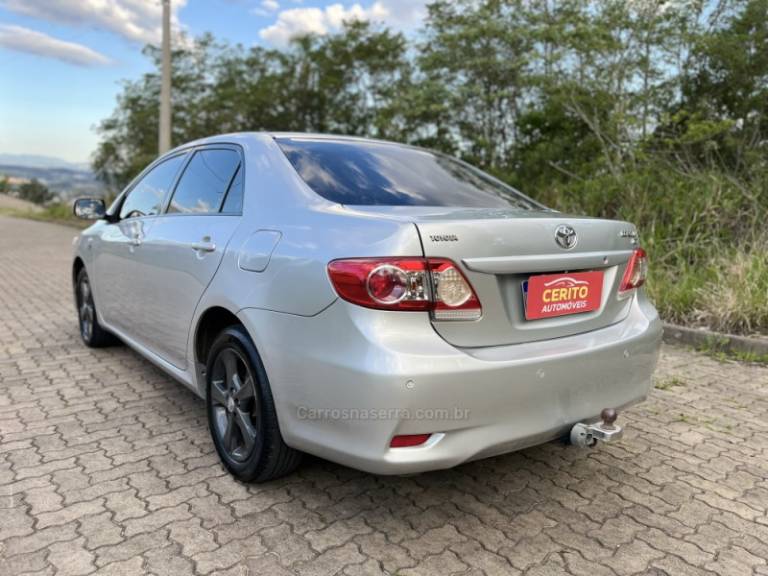 TOYOTA - COROLLA - 2011/2012 - Branca - Sob Consulta
