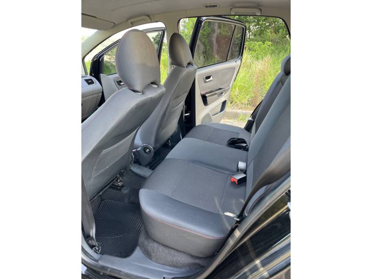 VOLKSWAGEN - FOX - 2011/2011 - Preta - R$ 39.900,00