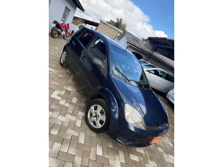 FORD - FIESTA - 2004/2004 - Azul - R$ 13.900,00