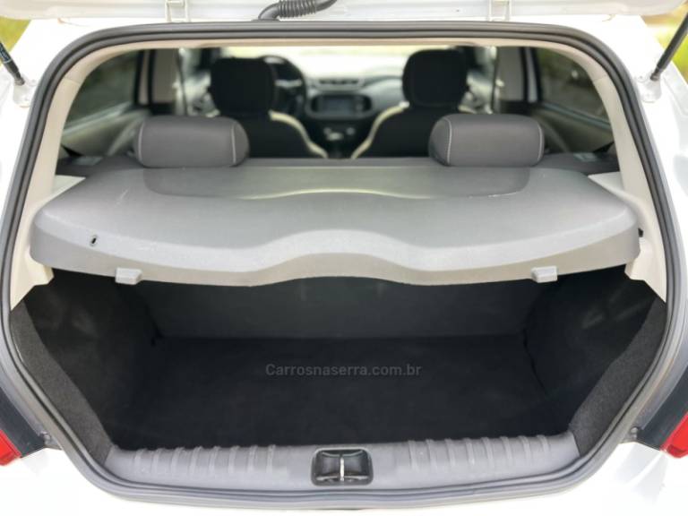 CHEVROLET - ONIX - 2016/2017 - Branca - R$ 56.900,00