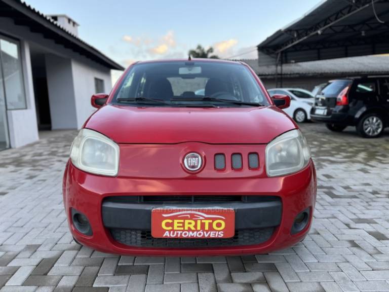 FIAT - UNO - 2010/2011 - Vermelha - R$ 24.900,00