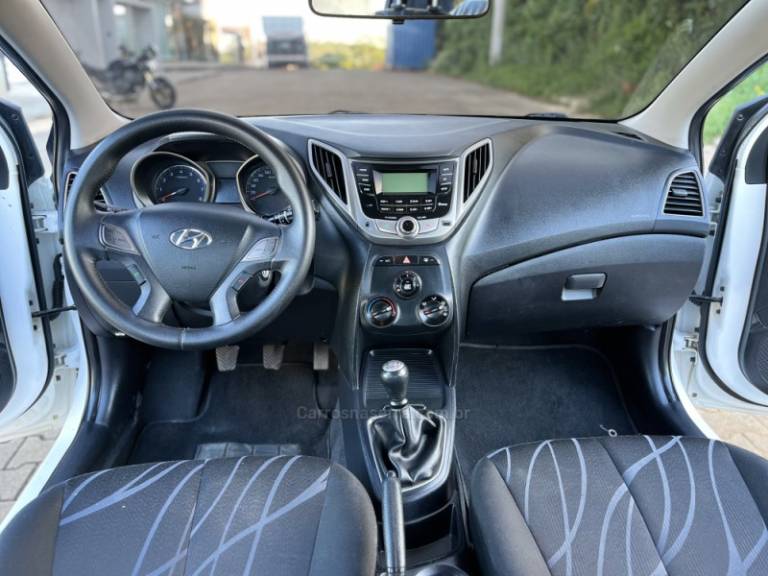HYUNDAI - HB20 - 2015/2015 - Branca - R$ 49.900,00
