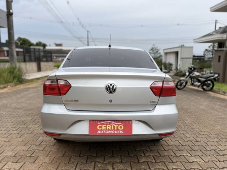 VOLKSWAGEN - VOYAGE - 2014/2015 - Prata - R$ 46.900,00