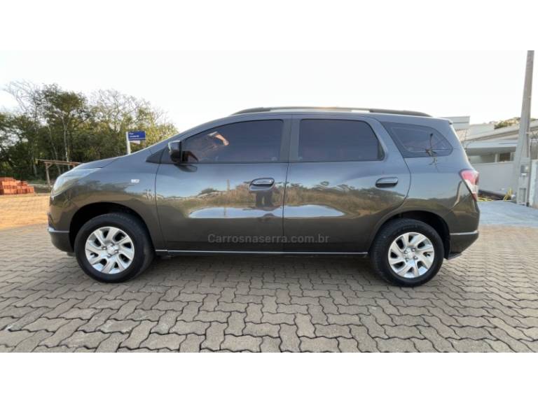 CHEVROLET - SPIN - 2013/2013 - Cinza - R$ 58.900,00