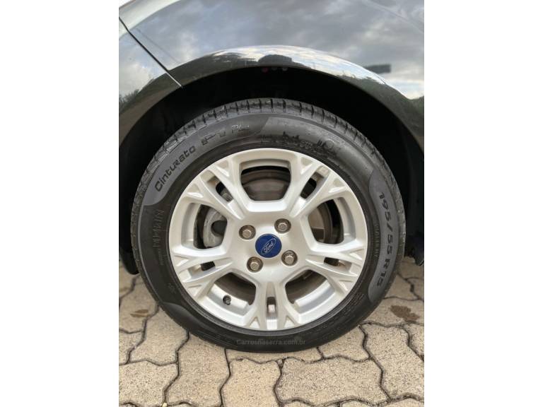 FORD - FIESTA - 2014/2015 - Preta - R$ 48.900,00