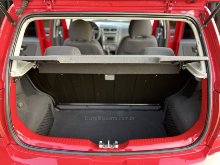 VOLKSWAGEN - FOX - 2013/2014 - Vermelha - R$ 45.900,00