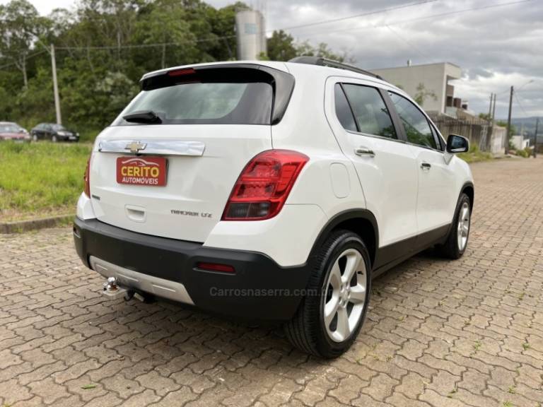CHEVROLET - TRACKER - 2015/2015 - Branca - R$ 75.900,00