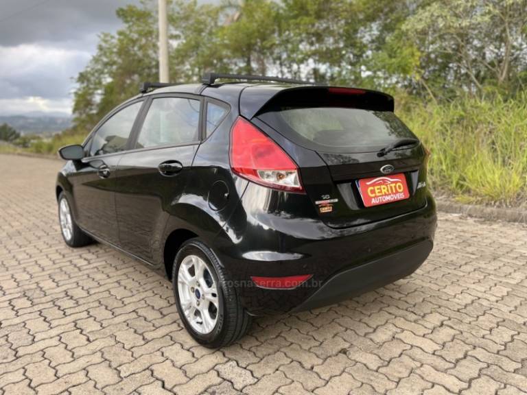 FORD - FIESTA - 2014/2015 - Preta - R$ 48.900,00