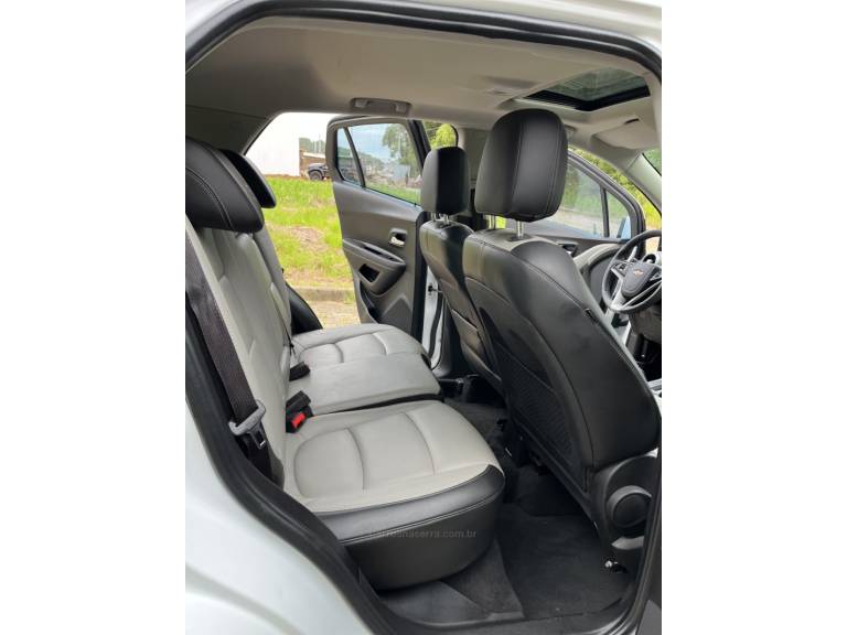 CHEVROLET - TRACKER - 2015/2015 - Branca - R$ 75.900,00