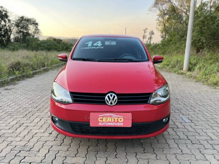 VOLKSWAGEN - FOX - 2013/2014 - Vermelha - R$ 45.900,00