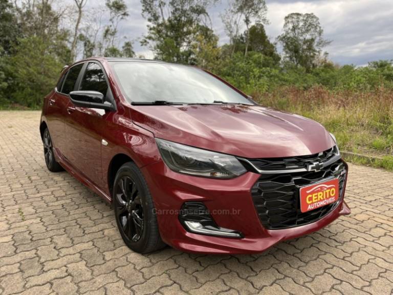 CHEVROLET - ONIX - 2021/2021 - Vermelha - R$ 79.900,00