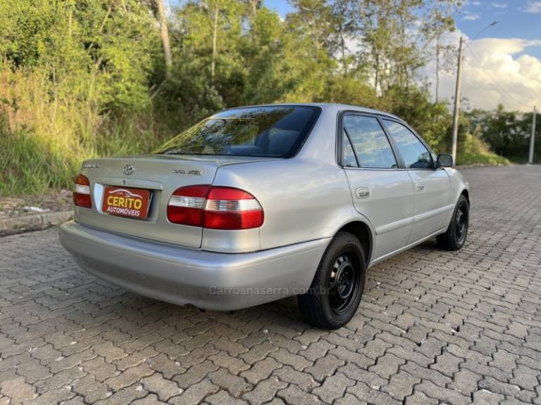 TOYOTA - COROLLA - 1999/1998 - Prata - R$ 20.900,00