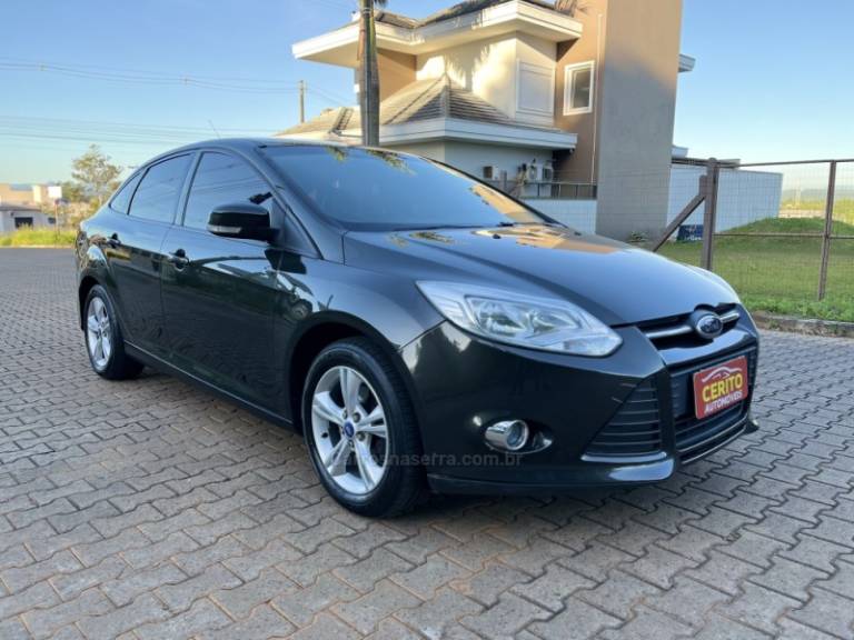 FORD - FOCUS - 2015/2015 - Cinza - R$ 57.900,00