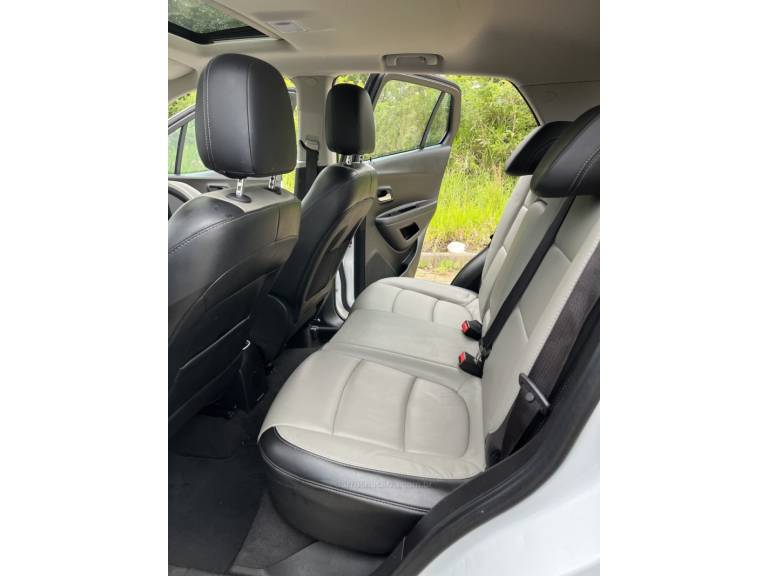 CHEVROLET - TRACKER - 2015/2015 - Branca - R$ 75.900,00