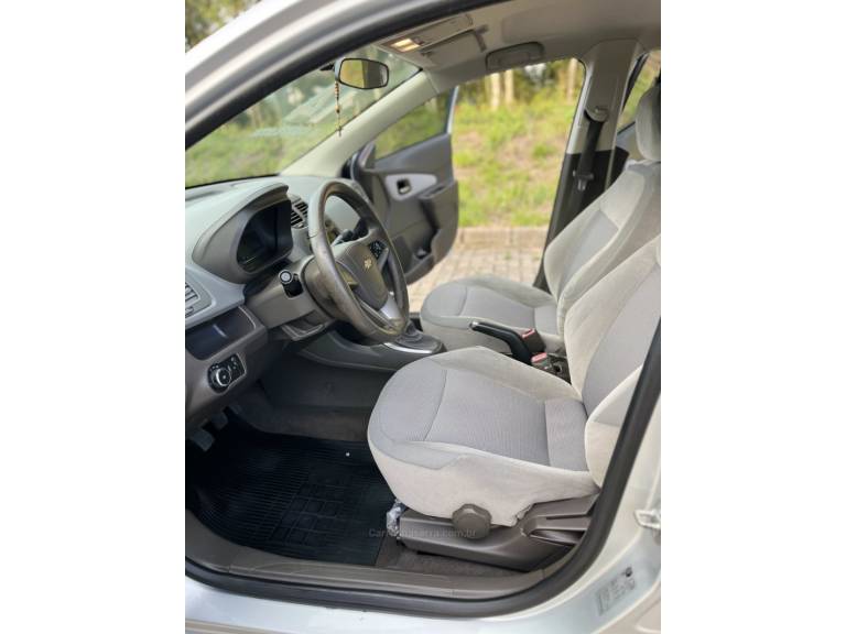 CHEVROLET - COBALT - 2013/2014 - Prata - R$ 48.900,00