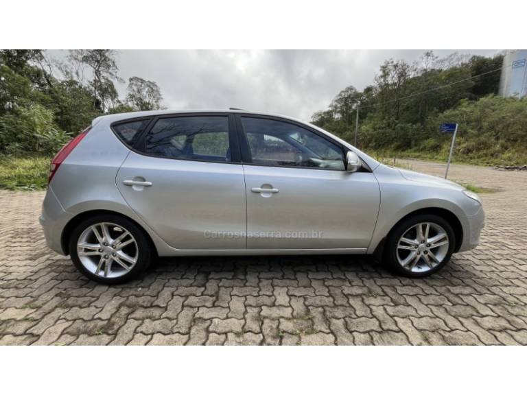 HYUNDAI - I30 - 2010/2011 - Prata - R$ 49.900,00