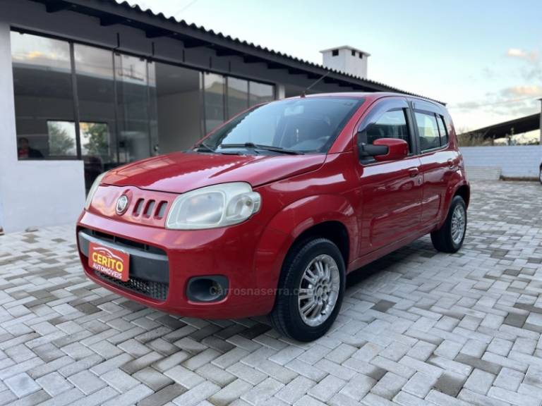 FIAT - UNO - 2010/2011 - Vermelha - R$ 24.900,00