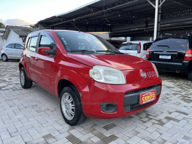 FIAT - UNO - 2010/2011 - Vermelha - R$ 24.900,00