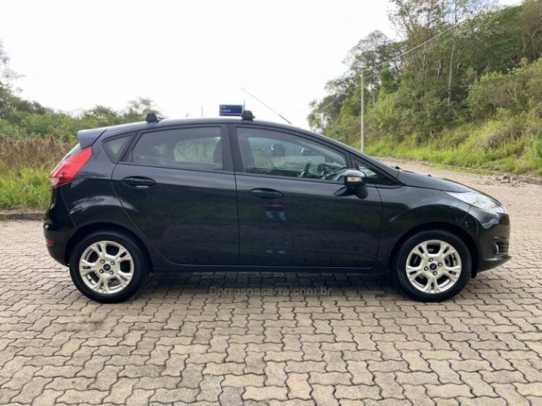 FORD - FIESTA - 2014/2015 - Preta - R$ 48.900,00
