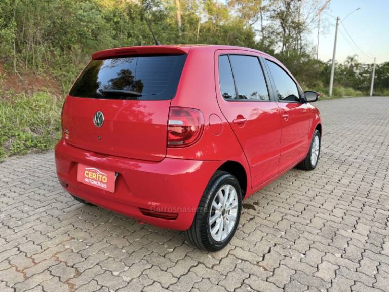 VOLKSWAGEN - FOX - 2013/2014 - Vermelha - R$ 45.900,00