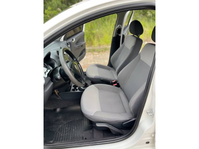 VOLKSWAGEN - VOYAGE - 2008/2009 - Branca - R$ 34.900,00