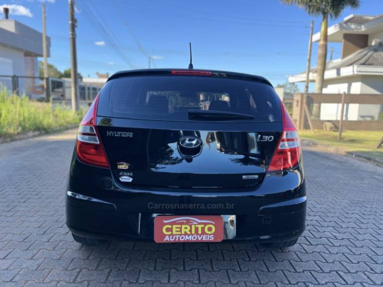 HYUNDAI - I30 - 2011/2011 - Preta - R$ 45.900,00