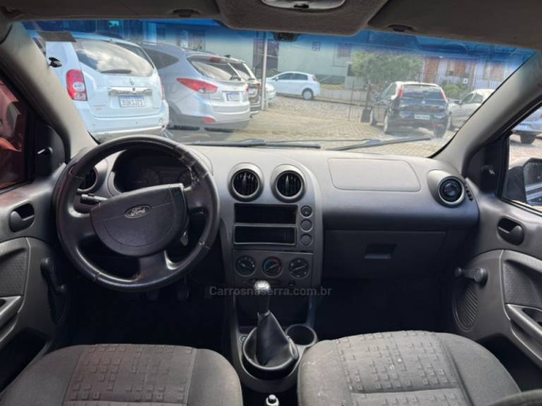 FORD - FIESTA - 2004/2004 - Azul - R$ 13.900,00