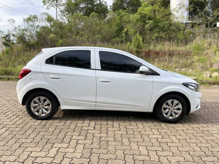 CHEVROLET - ONIX - 2016/2017 - Branca - R$ 56.900,00