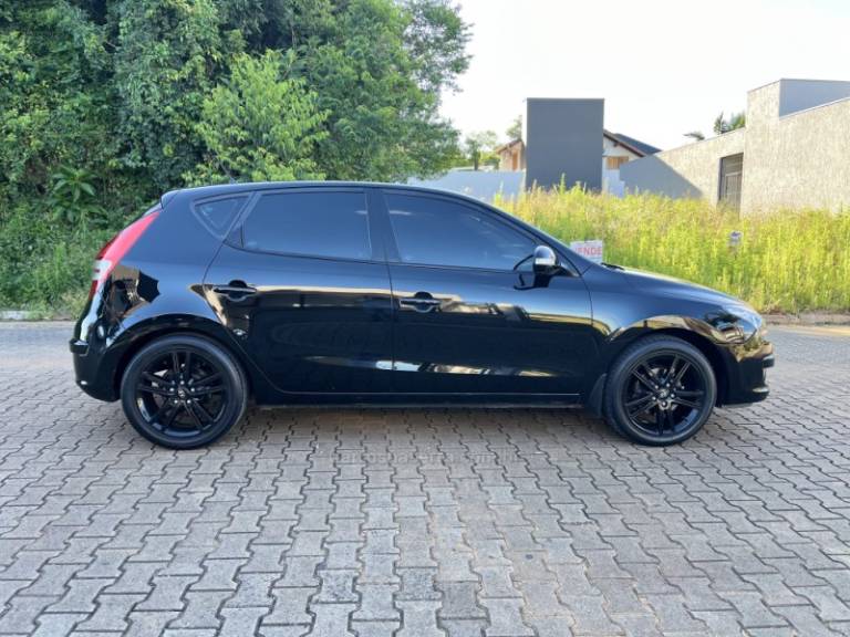 HYUNDAI - I30 - 2011/2011 - Preta - R$ 45.900,00
