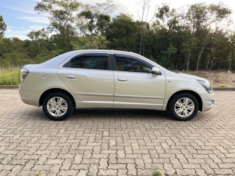 CHEVROLET - COBALT - 2013/2014 - Prata - R$ 48.900,00
